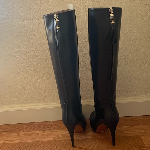 Perfect condition! Never worn and still in the original box - Picture 8 of 12